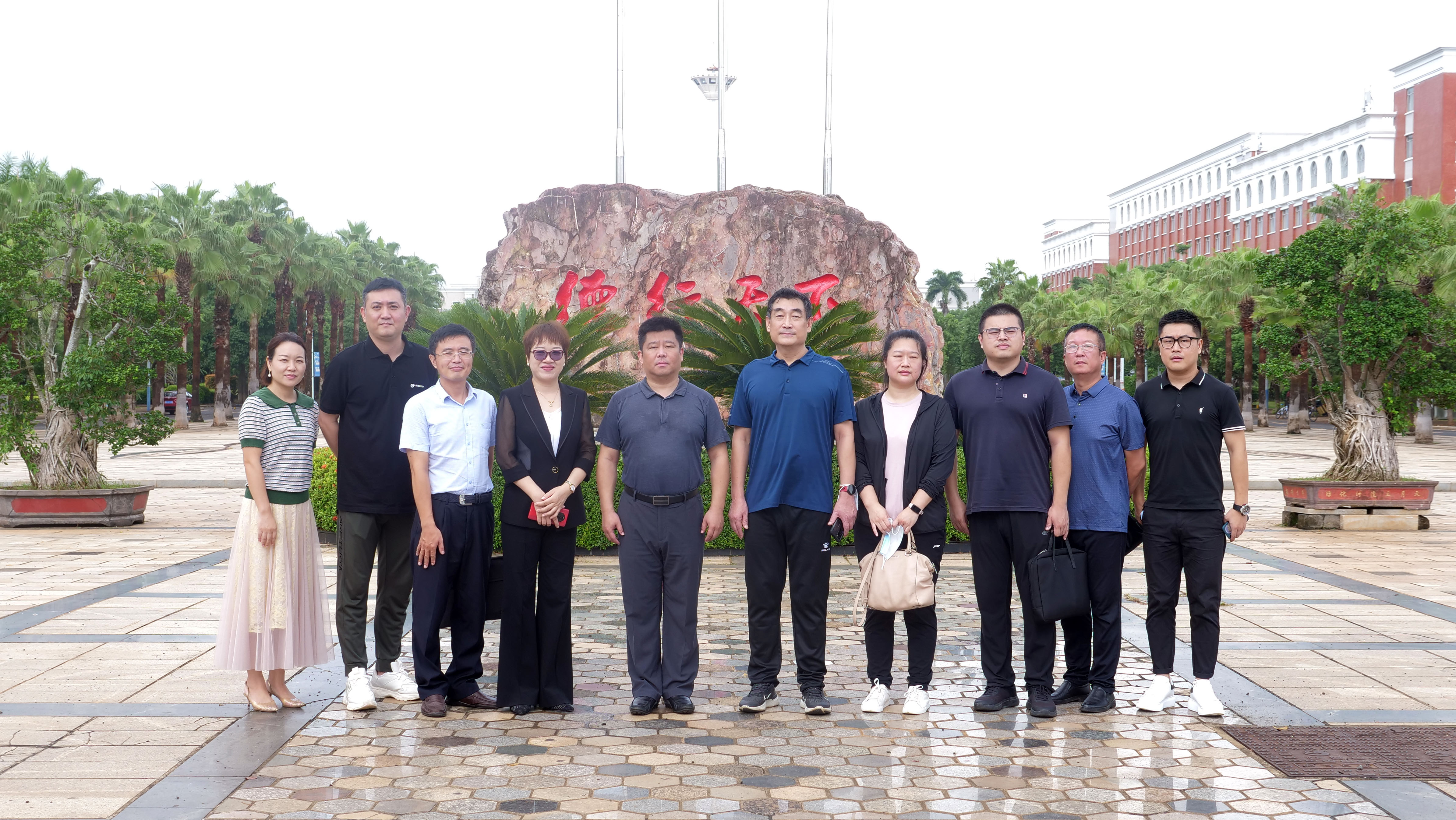 海南省旅游和文化广电体育厅领导莅临昆仑公司参观和调研